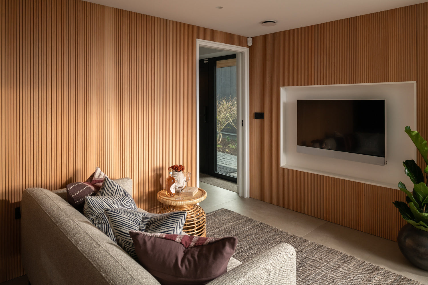 5 Reasons to Install an Oak TV Wall Panel in Your Home